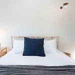 Sun-Filled North Bondi Apartment Moments To Beach